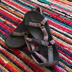 Sketchers sandals